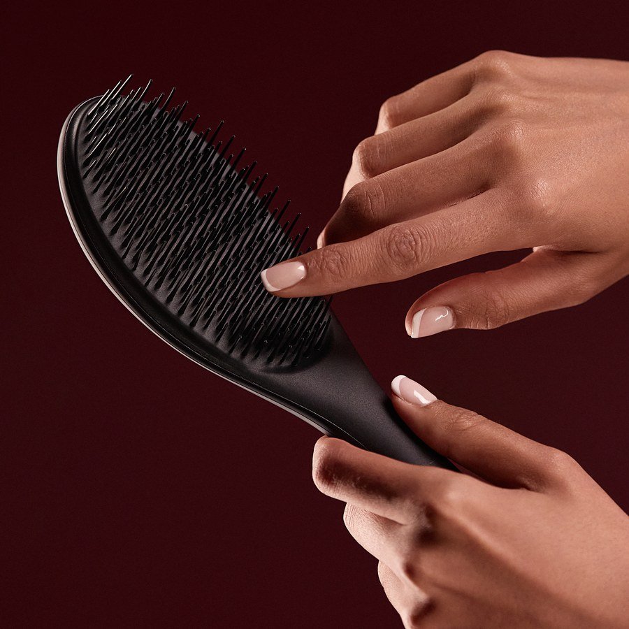 Home Felwah Brush Macro Hands